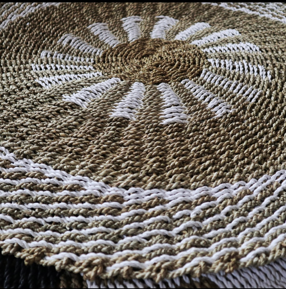 Round Seagrass Rug White & Tan Inner Sun 1m Diameter